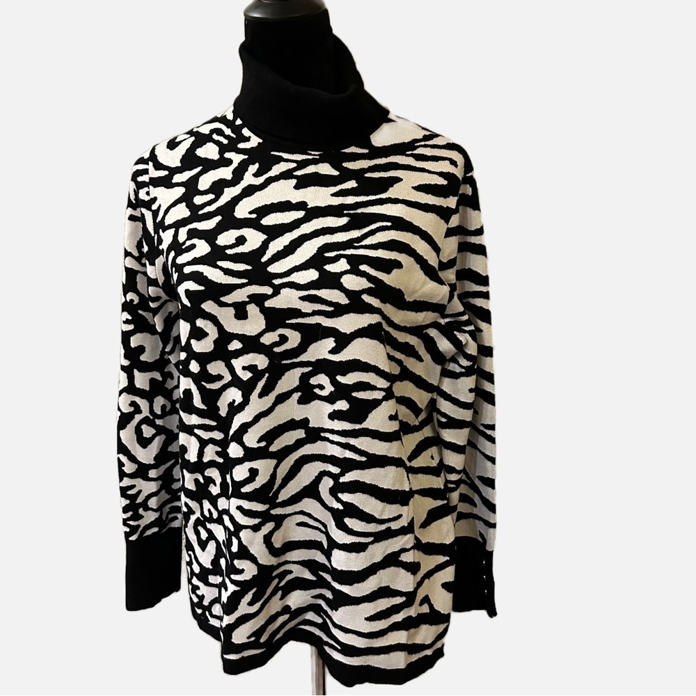 Chicos 2 Animal Print Turtleneck Knit Sweater Rayon Black White Silver Buttons
